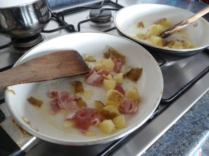 Frying bacon and potato for frittata